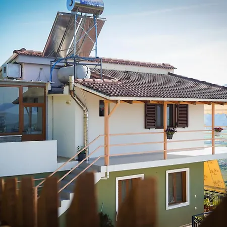 Bujtina Anlu ゲストハウス 4*