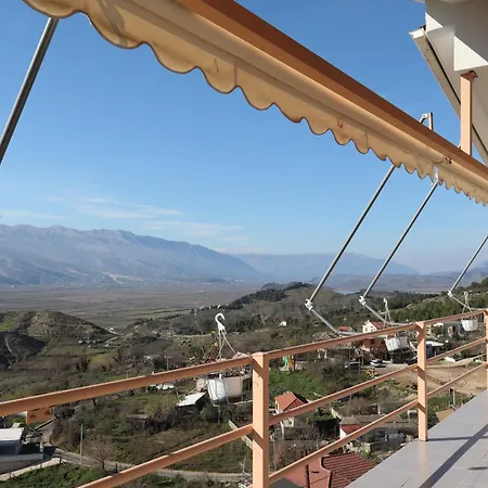 ゲストハウス Bujtina Anlu