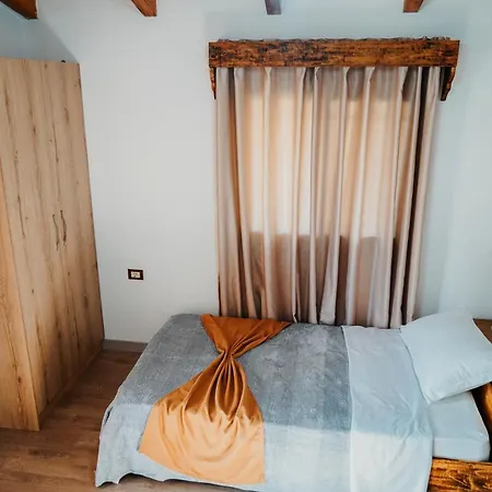 Guest house Bujtina Anlu *