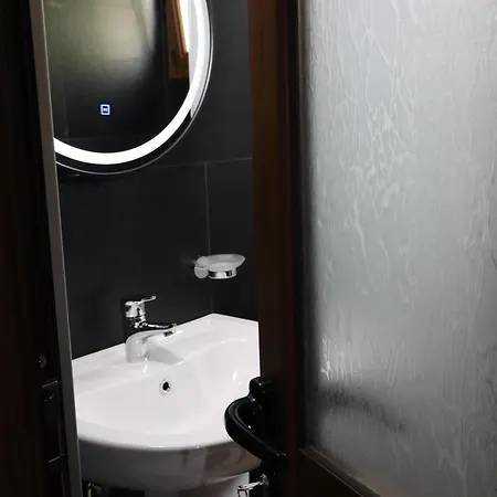 Guest house Bujtina Anlu *